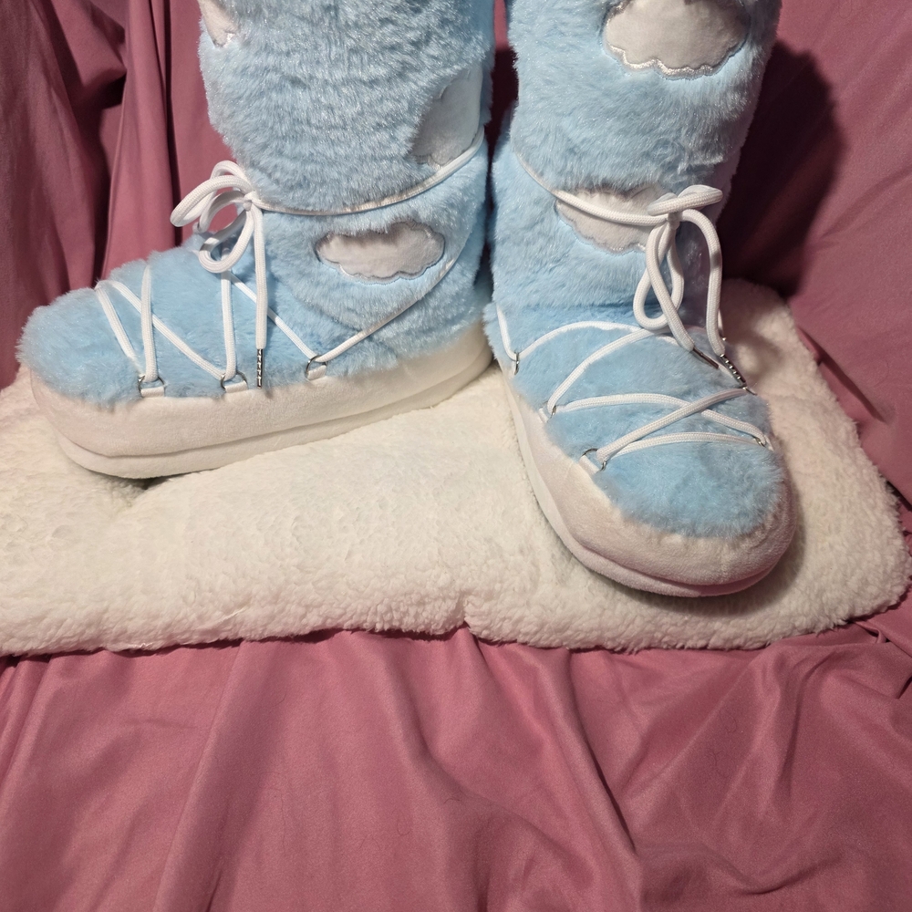 Fluffy Blue Cloud Slipper Boots MED 8-10